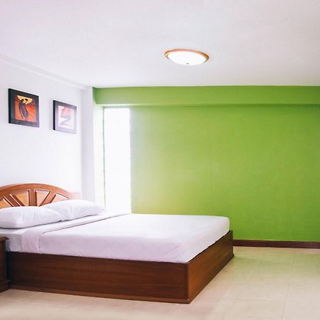 Golden House @ On-Nut Station Motel Bangkok Ngoại thất bức ảnh