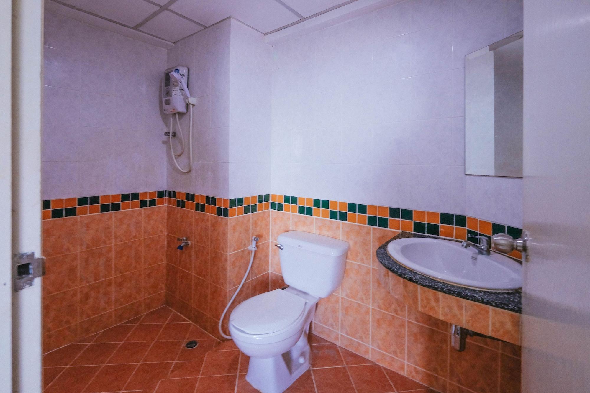 Golden House @ On-Nut Station Motel Bangkok Ngoại thất bức ảnh