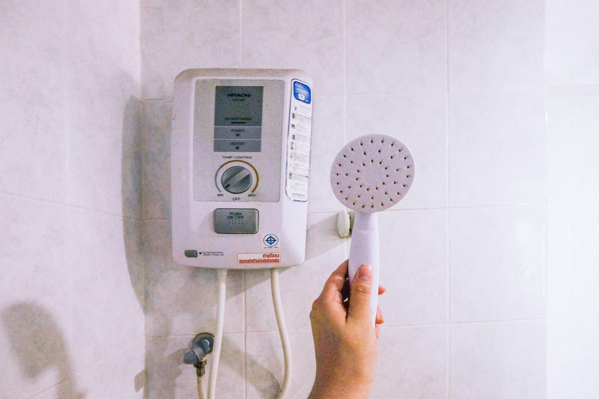 Golden House @ On-Nut Station Motel Bangkok Ngoại thất bức ảnh