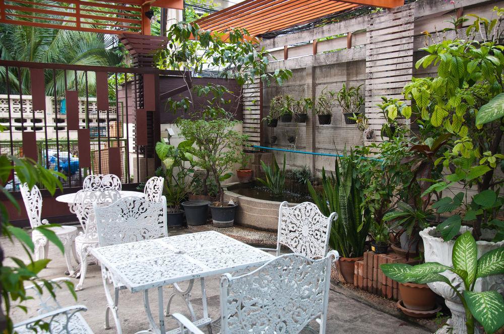 Golden House @ On-Nut Station Motel Bangkok Ngoại thất bức ảnh