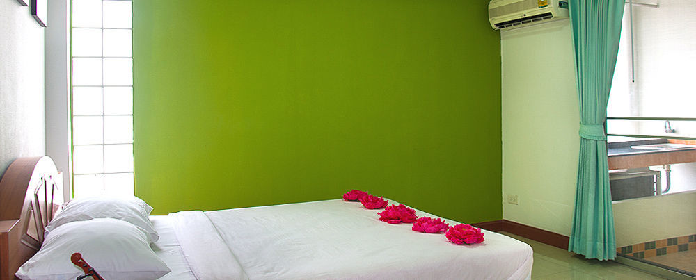 Golden House @ On-Nut Station Motel Bangkok Ngoại thất bức ảnh