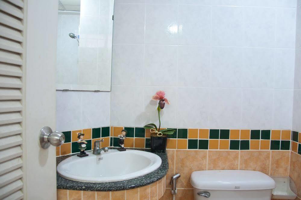 Golden House @ On-Nut Station Motel Bangkok Ngoại thất bức ảnh
