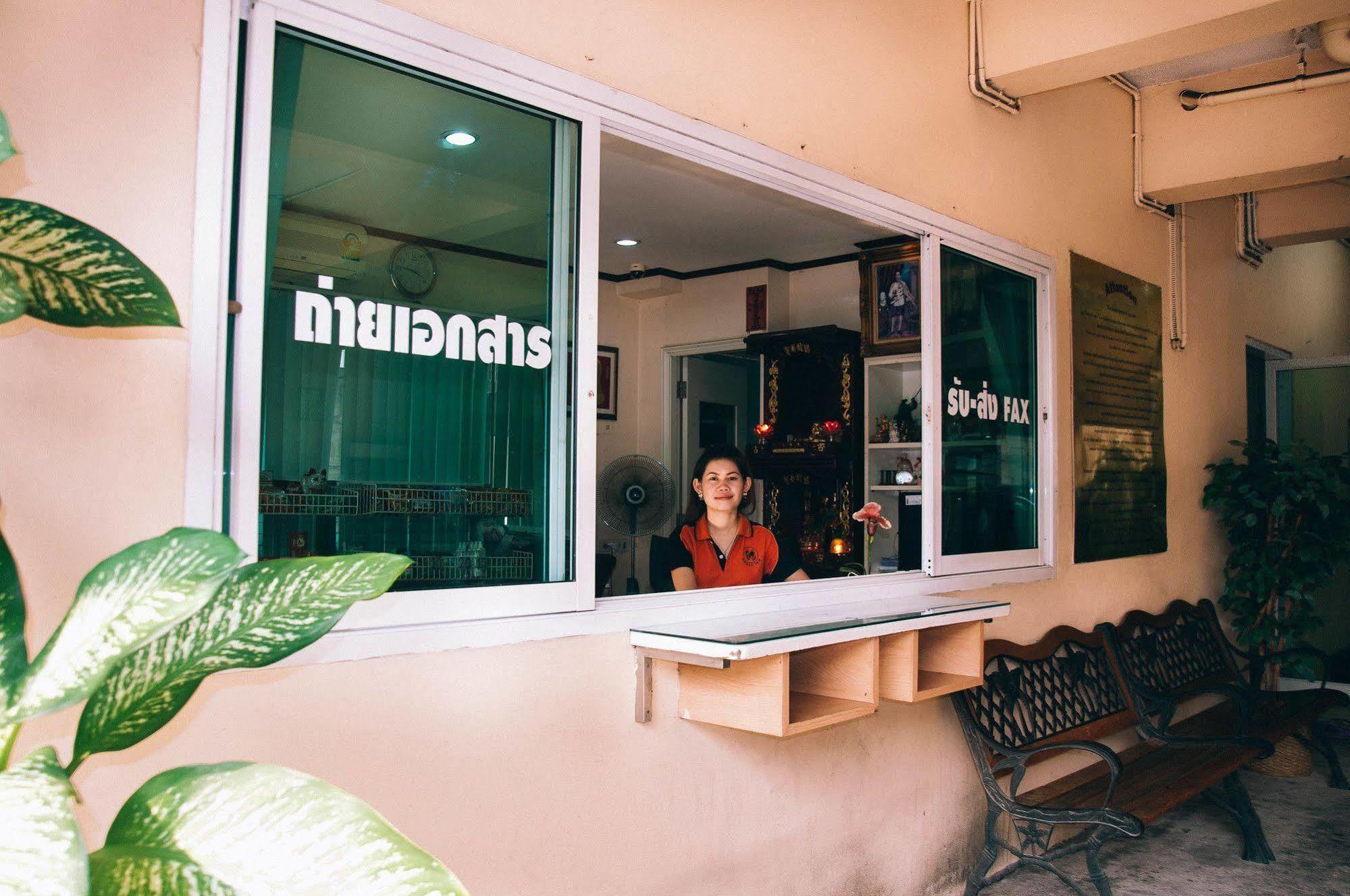 Golden House @ On-Nut Station Motel Bangkok Ngoại thất bức ảnh